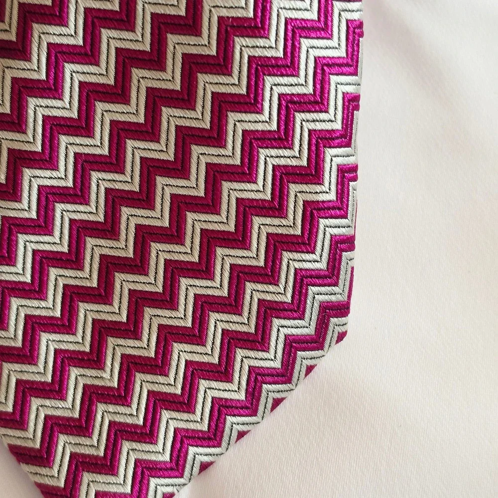 Lauren Ralph Lauren Tie Mens OS Magenta Silver Chevron Zig Zag 100% Silk Hand